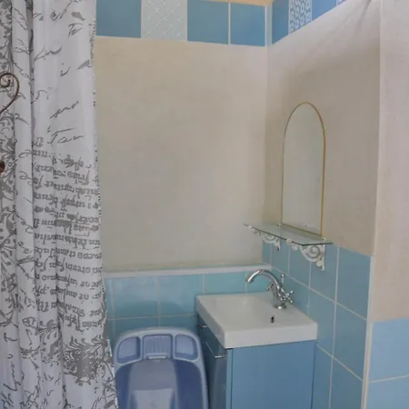 Emplacement Bucolique De Dans Le Parc Du Chateau - Attention Tente Et Materiels Non Fournis Et Sans Possibilite De Faire Courir Rallonge Pour Se Raccorder A L'electricite *