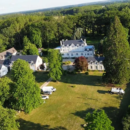 Château Campsite: Rustic Outdoor Experience Campsite Brain-sur-Allonnes