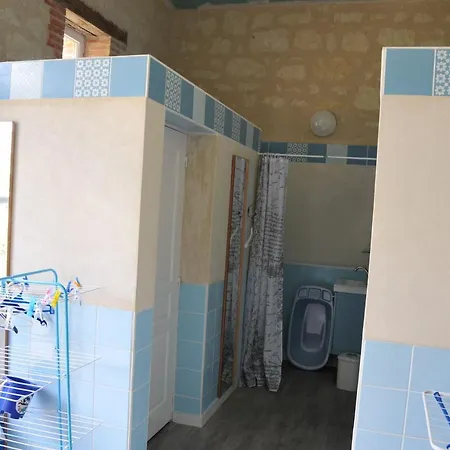 Parque de Campismo Emplacement Bucolique De Dans Le Parc Du Château - Attention Tente Et Matériels Non Fournis Et Sans Possibilité De Faire Courir Rallonge Pour Se Raccorder à L'électricité *