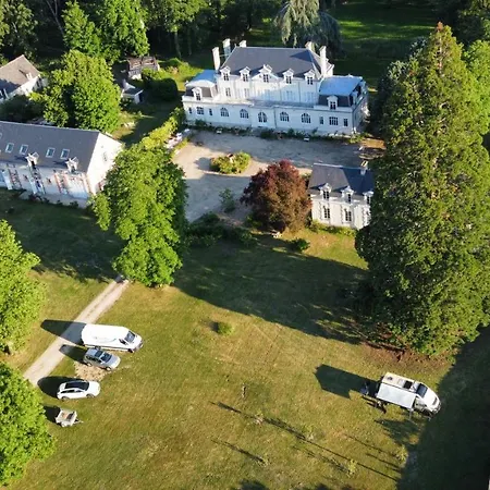 Château Campsite: Rustic Outdoor Experience Brain-sur-Allonnes