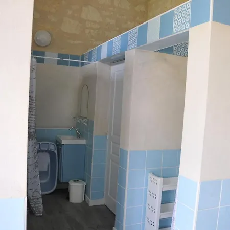 Emplacement Bucolique De Dans Le Parc Du Chateau - Attention Tente Et Materiels Non Fournis Et Sans Possibilite De Faire Courir Rallonge Pour Se Raccorder A L'electricite