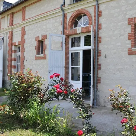 Kemping Emplacement Bucolique De Dans Le Parc Du Chateau - Attention Tente Et Materiels Non Fournis Et Sans Possibilite De Faire Courir Rallonge Pour Se Raccorder A L'electricite