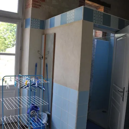 Parque de Campismo Emplacement Bucolique De Dans Le Parc Du Château - Attention Tente Et Matériels Non Fournis Et Sans Possibilité De Faire Courir Rallonge Pour Se Raccorder à L'électricité