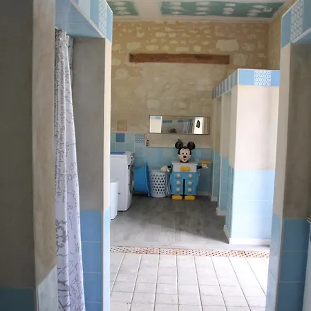 Parque de Campismo Emplacement Bucolique De Dans Le Parc Du Château - Attention Tente Et Matériels Non Fournis Et Sans Possibilité De Faire Courir Rallonge Pour Se Raccorder à L'électricité Brain-sur-Allonnes