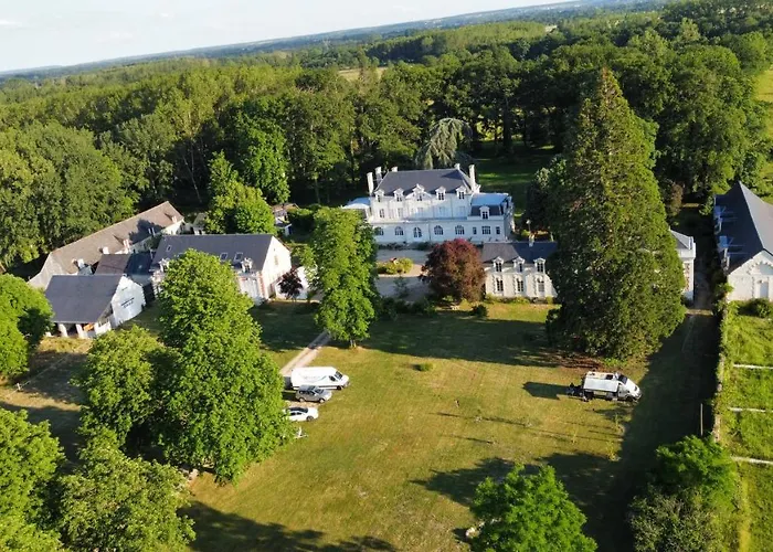 Emplacement Bucolique De Dans Le Parc Du Chateau - Attention Tente Et Materiels Non Fournis Et Sans Possibilite De Faire Courir Rallonge Pour Se Raccorder A L'electricite אתר קמפינג Brain-sur-Allonnes