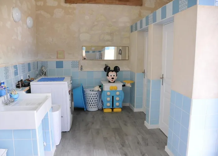 Emplacement Bucolique De Dans Le Parc Du Chateau - Attention Tente Et Materiels Non Fournis Et Sans Possibilite De Faire Courir Rallonge Pour Se Raccorder A L'electricite Brain-sur-Allonnes