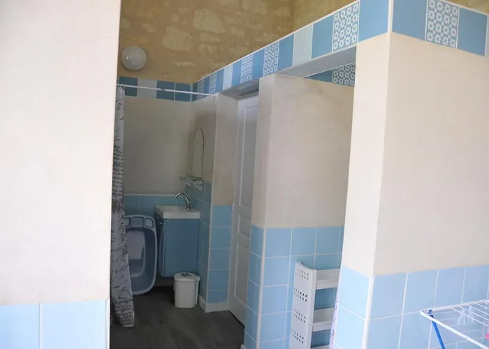 Emplacement Bucolique De Dans Le Parc Du Chateau - Attention Tente Et Materiels Non Fournis Et Sans Possibilite De Faire Courir Rallonge Pour Se Raccorder A L'electricite