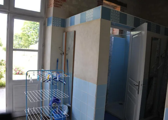 אתר קמפינג Emplacement Bucolique De Dans Le Parc Du Chateau - Attention Tente Et Materiels Non Fournis Et Sans Possibilite De Faire Courir Rallonge Pour Se Raccorder A L'electricite