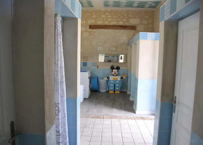 אתר קמפינג Emplacement Bucolique De Dans Le Parc Du Chateau - Attention Tente Et Materiels Non Fournis Et Sans Possibilite De Faire Courir Rallonge Pour Se Raccorder A L'electricite Brain-sur-Allonnes